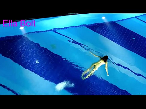 ❤️ No puedo dejar de mirar, joven rubia pillada nadando desnuda en la piscina del complejo ELLA BOLT Video de sexo de calidad en es.teatroporno.ru ❌️