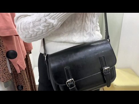 ❤️ Masturbación pública de la joven zorra FeralBerry con un consolador en el probador Video de sexo de calidad en es.teatroporno.ru ❌️