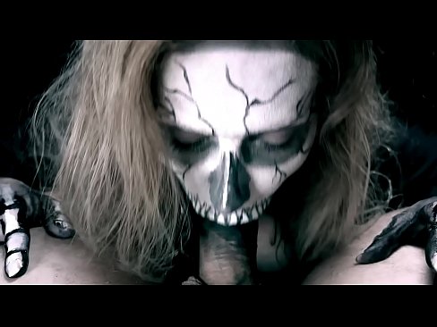 ❤️ Demon girl chupando pollas con su boca negra y tragando semen Video de sexo de calidad en es.teatroporno.ru ❌️