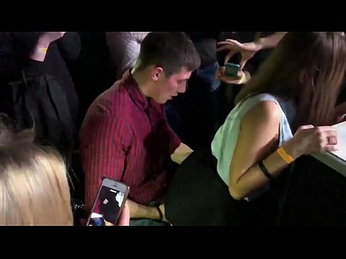 ❤️ Sexo real en una discoteca rusa. Chica rusa de 18 años en el ano y la vagina follada en un club nocturno Video de sexo de calidad en es.teatroporno.ru ❌️